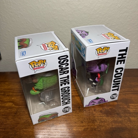 Funko Pop - Sesame Street - Oscar the Grouch Flocked #1793 + The Count #1792 - Picture 3 of 5